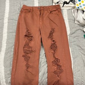 Salmon ripped jeans